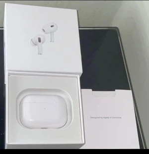 AirPods Pro - Säljer mina AirPods Pro då jag inte längre använder dem. De är väl omhändertagna och fungerar helt perfekt – ljudet är klart, brusreduceringen fungerar som den ska och batteriet håller bra.  Har haft dem i ca 1,5 år. Kan skickas snabbt om du bor i en annan stad. Pris kan diskuteras vid snabb och smidig affär