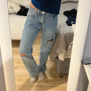 Mid rise jeans Zara  - Mid waist (klippt hålen själv) 