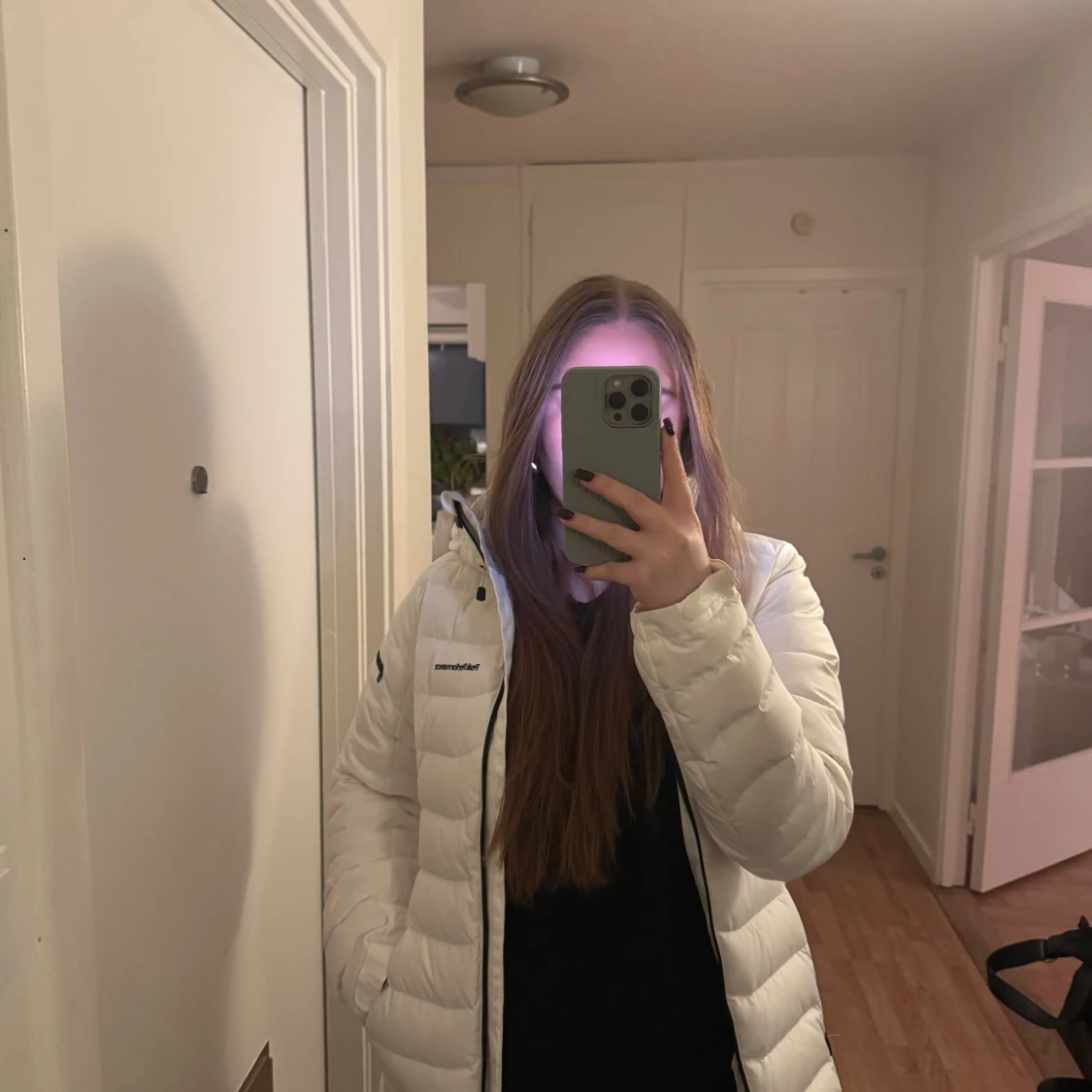 Vit pufferjacka från Peak Performance - 2