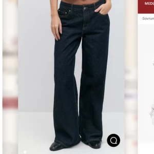 Mörkblå wide jeans med låg midja - Säljer dessa då de inte kommer till användning🥰