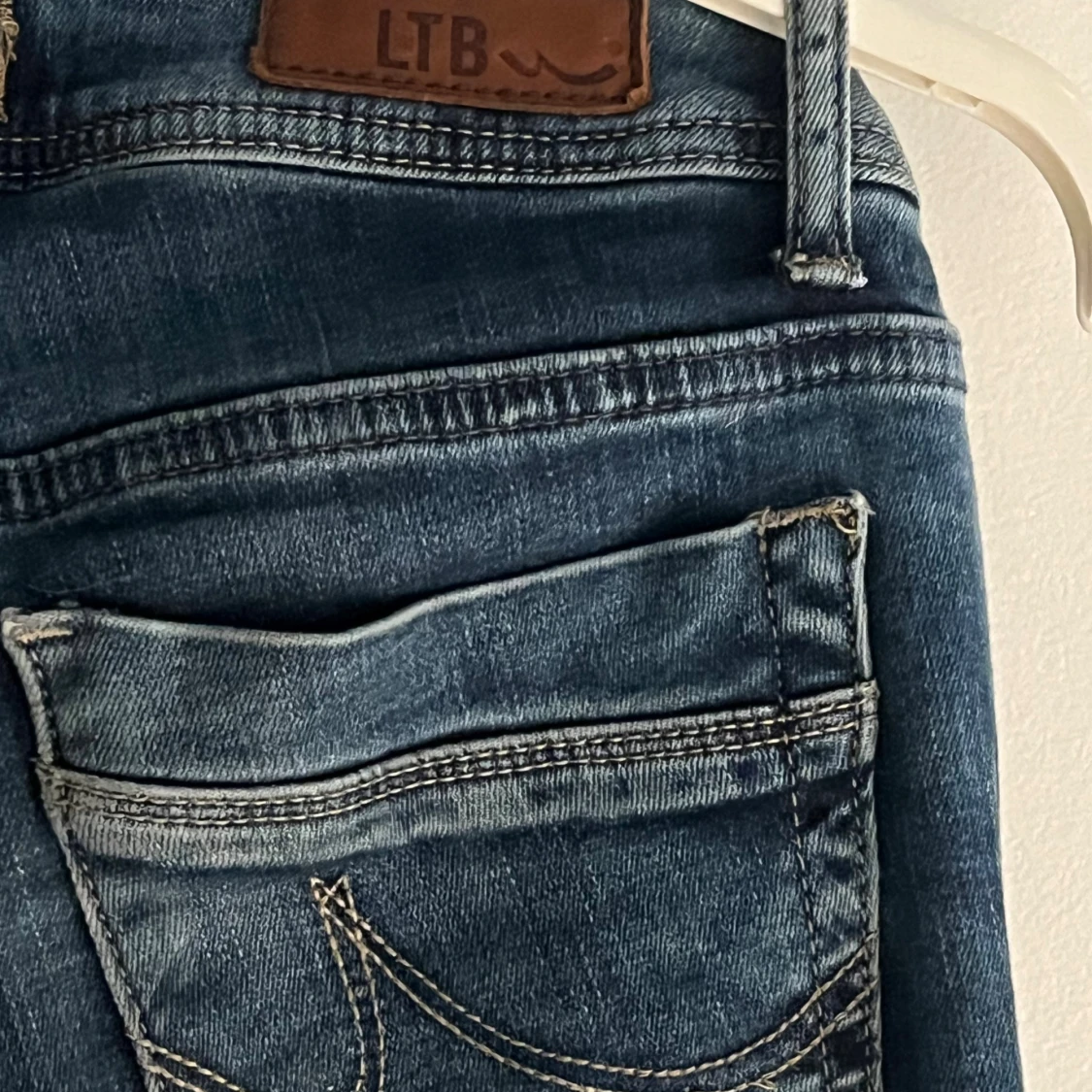 Blå bootcut jeans från LTB - 3