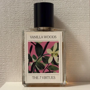 The 7 Virtues Vanill Woods 50 ml - The 7 Virtues Vanill Woods, 50 ml. Kvarvarande mängd syns på bild. Givetvis förvarad mörkt och svalt. 