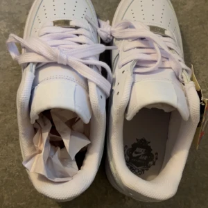 Nike Air Force  - Hej! Helt helt nya skor funkar för både herr och dam priset kan diskuteras vid snabb affär 