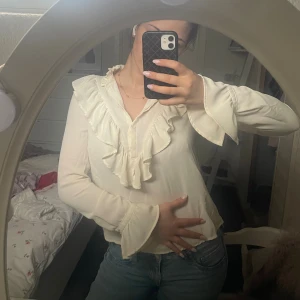 Zara blus - Inga defekter, kontakta mig gärna för fler bilder❤️❤️