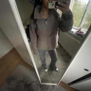 Beige teddyjacka från 157, storlek M - säljer💕💕