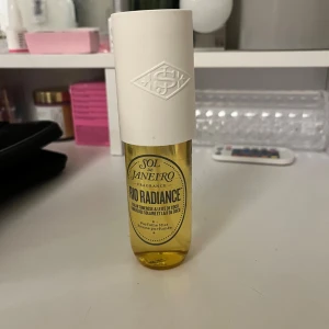 Sol de Janeiro Rio Radiance Mist - Köpte denna body misten från Sol De Janeiro för 2 år sen, hittade den nu i garderoben. 90 milliliter Bara testad 💕