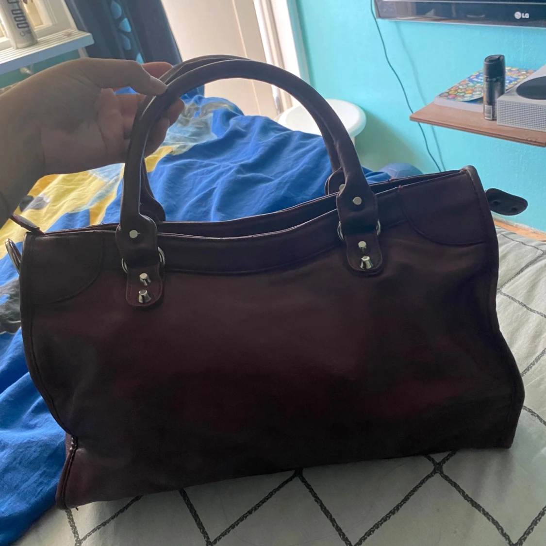 Vinröd väska  - 2