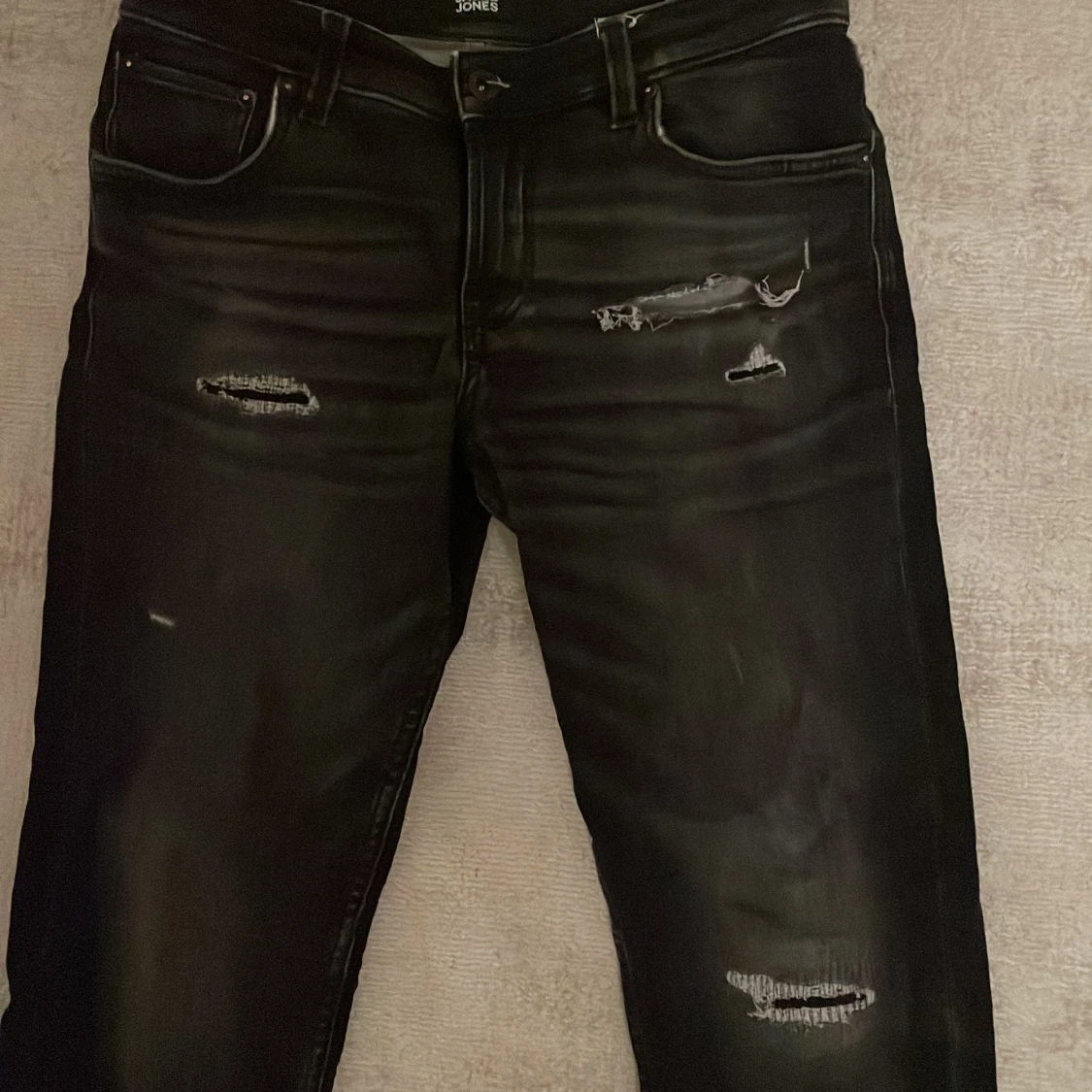 Svarta ripped jeans från Jack & Jones, slim Glenny - 2