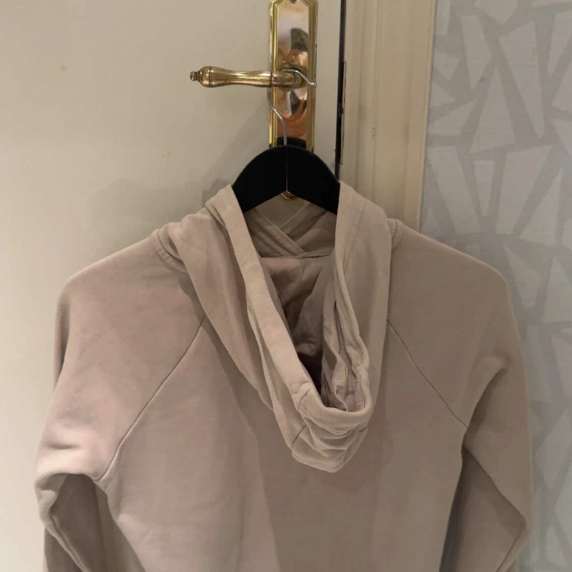 Beige hoodie från Nike med huva - 1