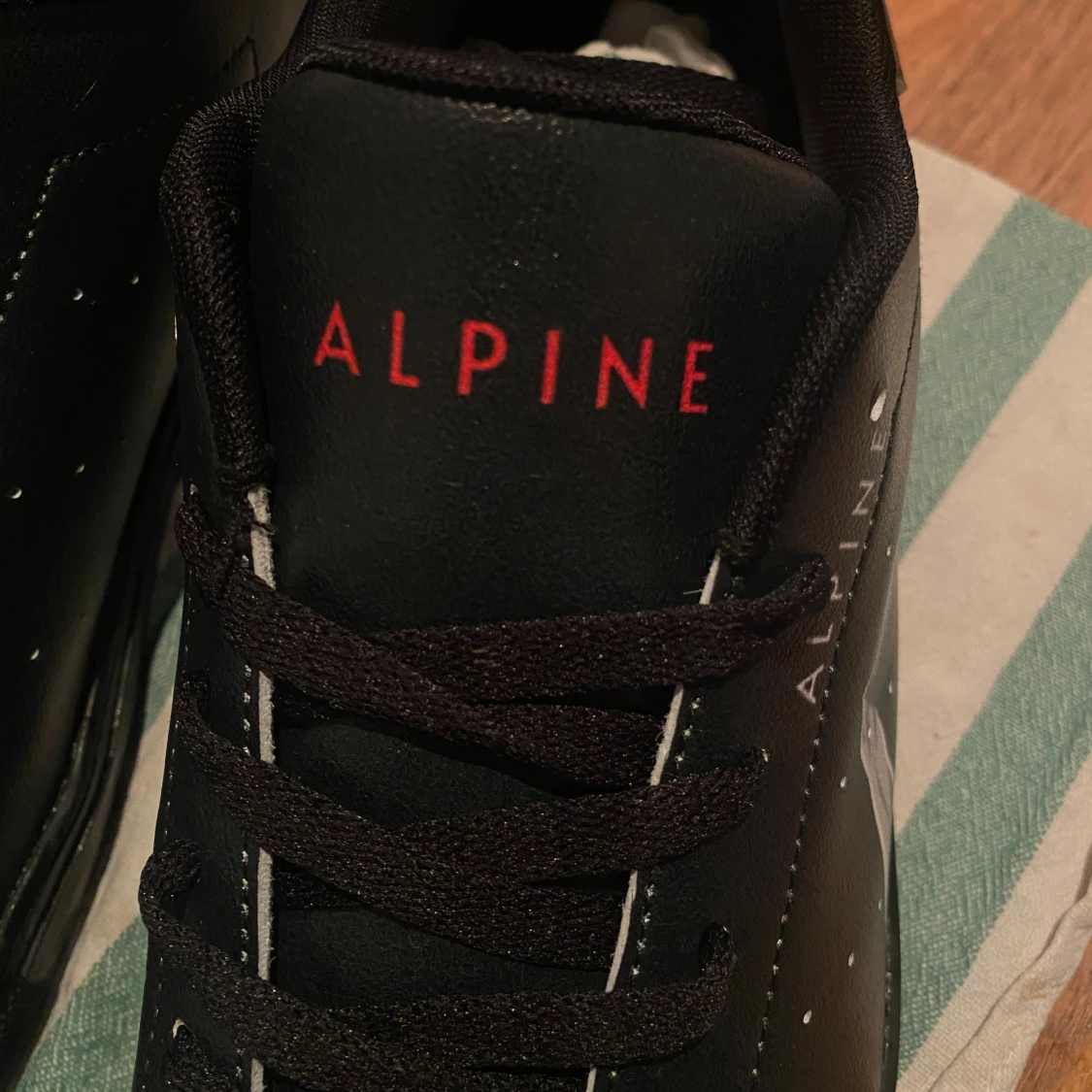 Svarta Alpine sneakers med bergmotiv - 2