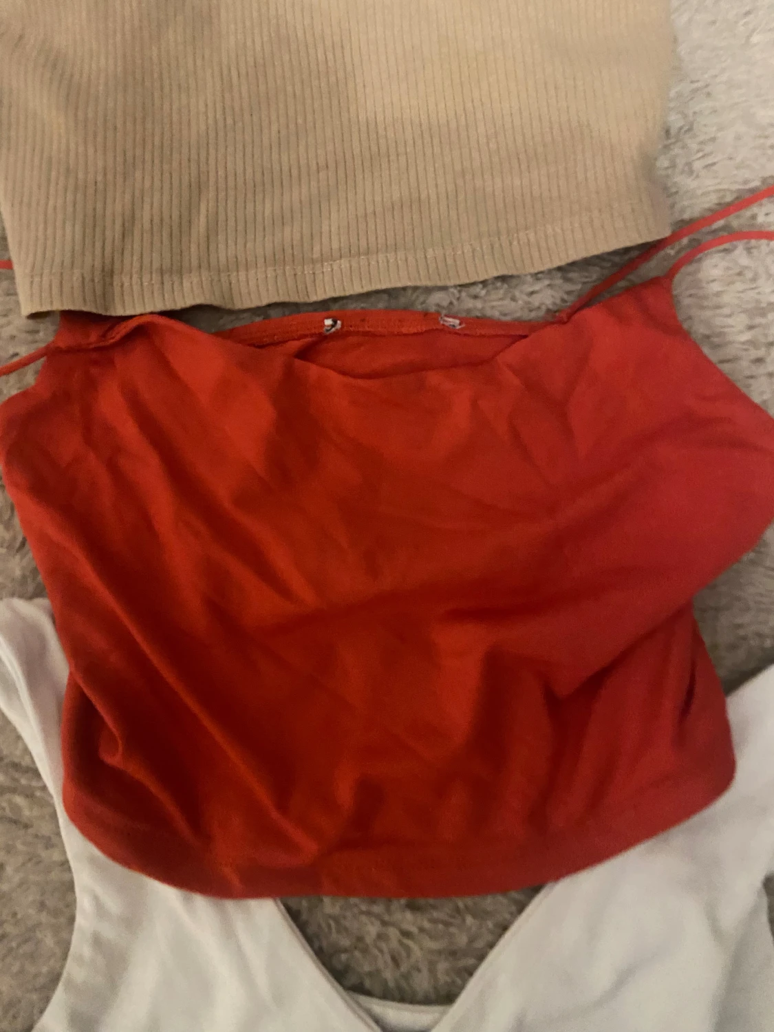 Fyra trendiga croppade toppar - 2