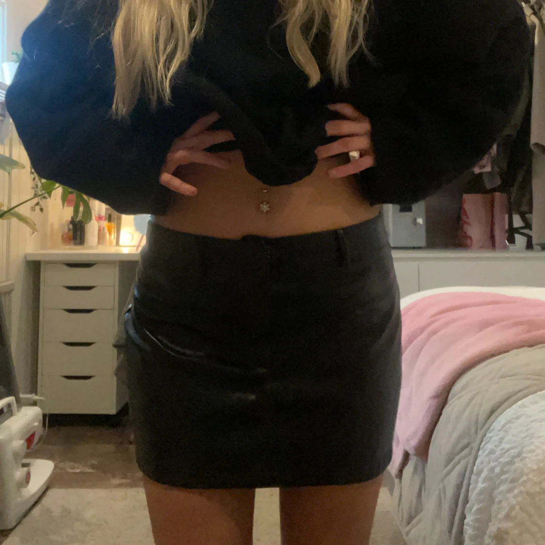 Lågmidjad skinnkjol - 1