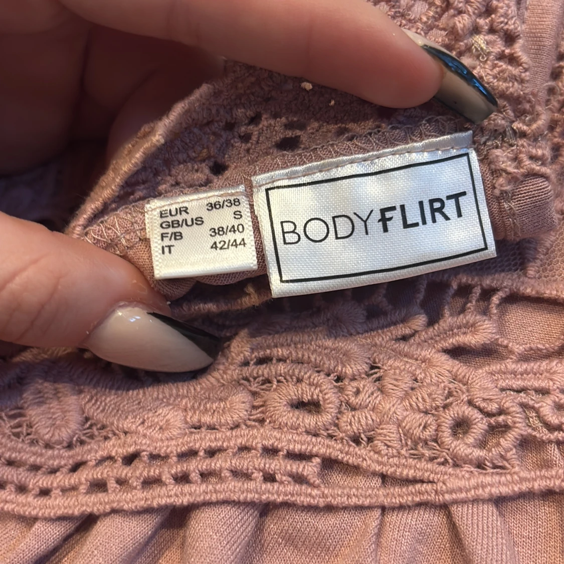 Rosa blus med spets från Bodyflirt - 1