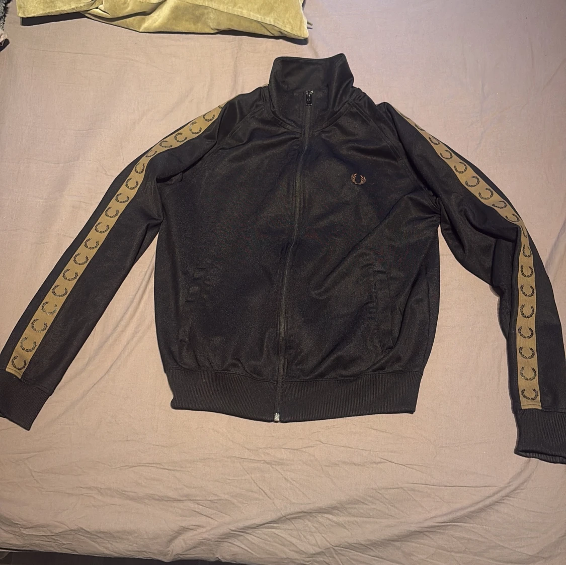 Svart track jacket från Fred Perry