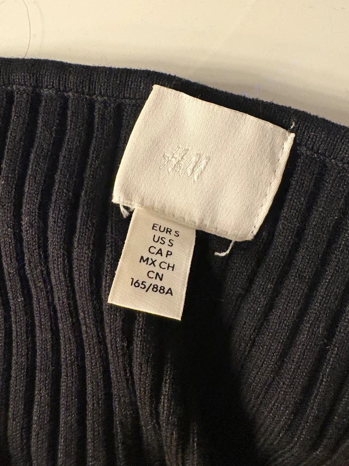 Svart ribbad tröja från H&M - 1