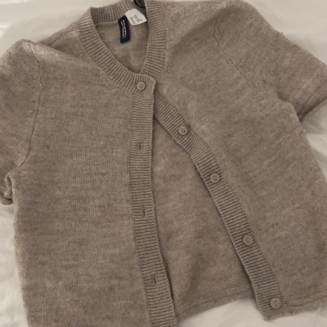 Beige stickad kofta från H&M