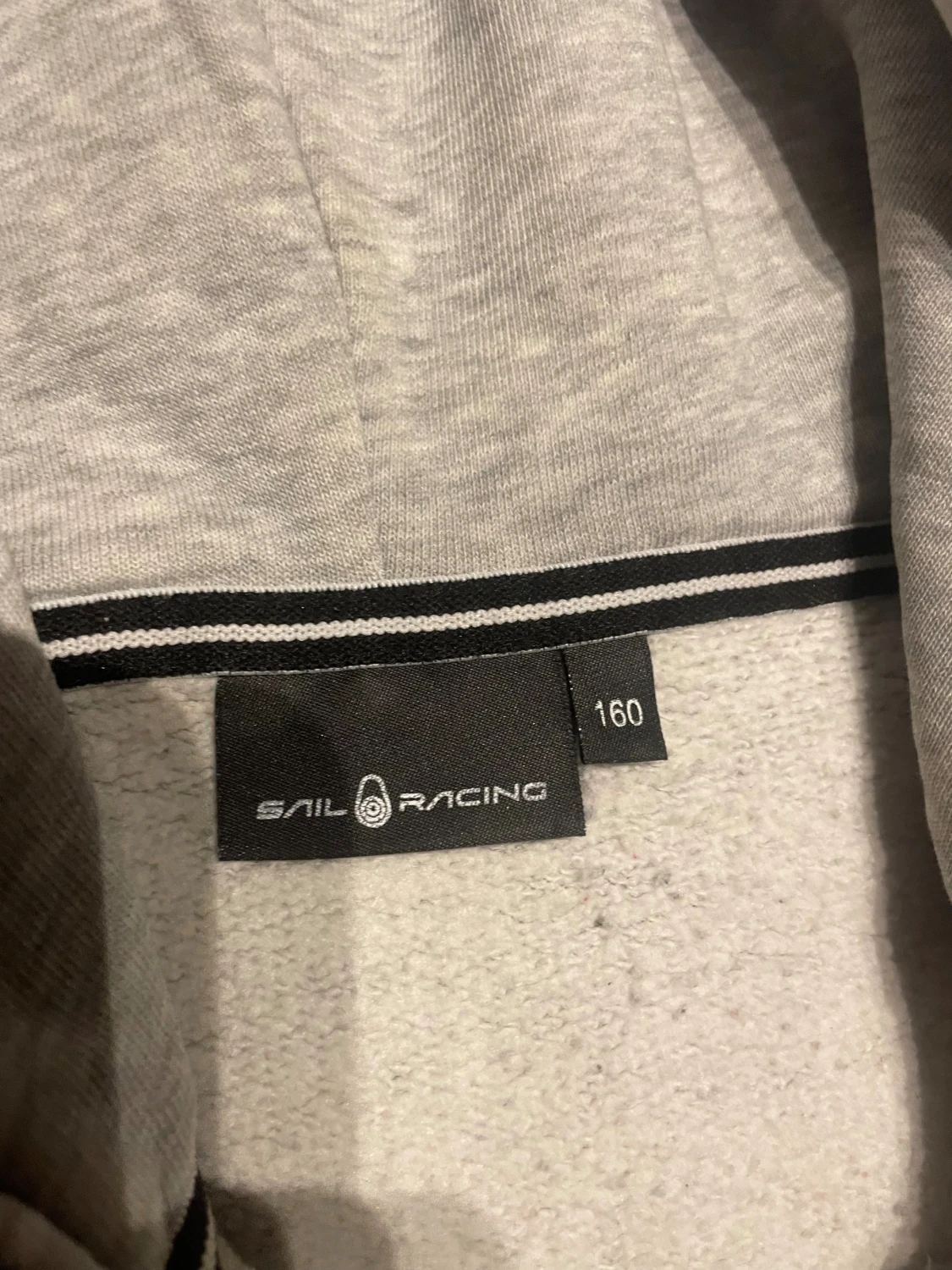 Grå hoodie från Sail Racing med dragkedja - 3