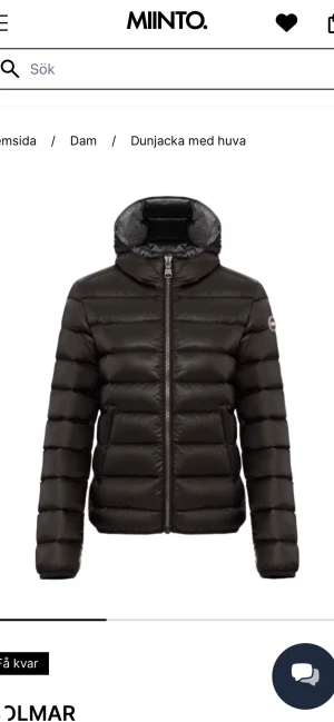 Svart dunjacka från Colmar - Snygg svart dunjacka från Colmar med huva och quiltad design. Jackan har en rak passform, dragkedja framtill och långa ärmar. Perfekt för kyliga dagar och har en stilren look som funkar till jeans eller andra outfits. Original pris 4323kr! Pris kan diskuteras💕