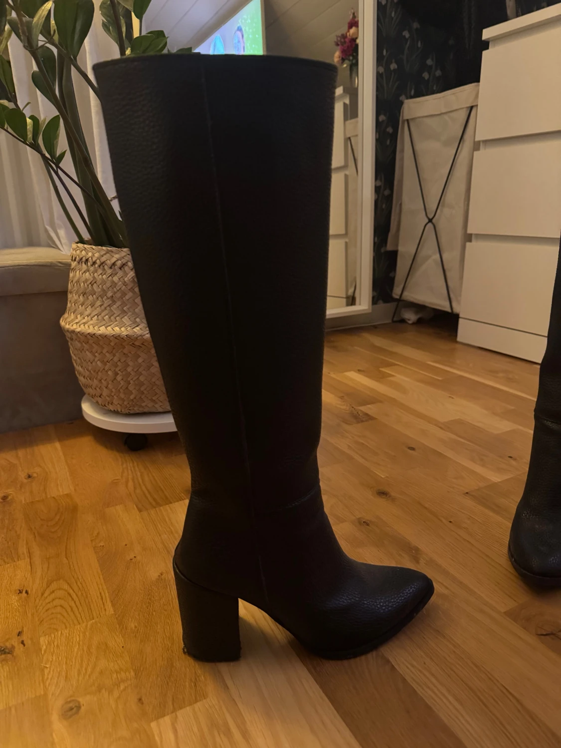 Svarta höga stövlar med klack - 3