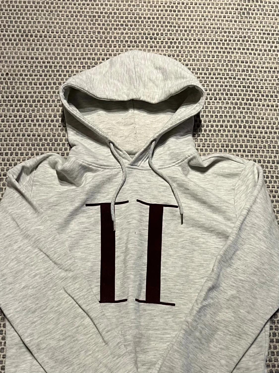 Ljusgrå hoodie, Les Deux