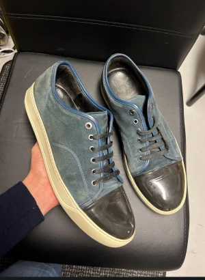 Lanvins - Sjukt feta lanvins! Uk11 motsvarar 45-46! Skick 8/10 bra skick men ena skösnöret behöver bytas. Finns billigt på nätet! Nypris ca 5000kr. Hör av dig vid intresse 🤩