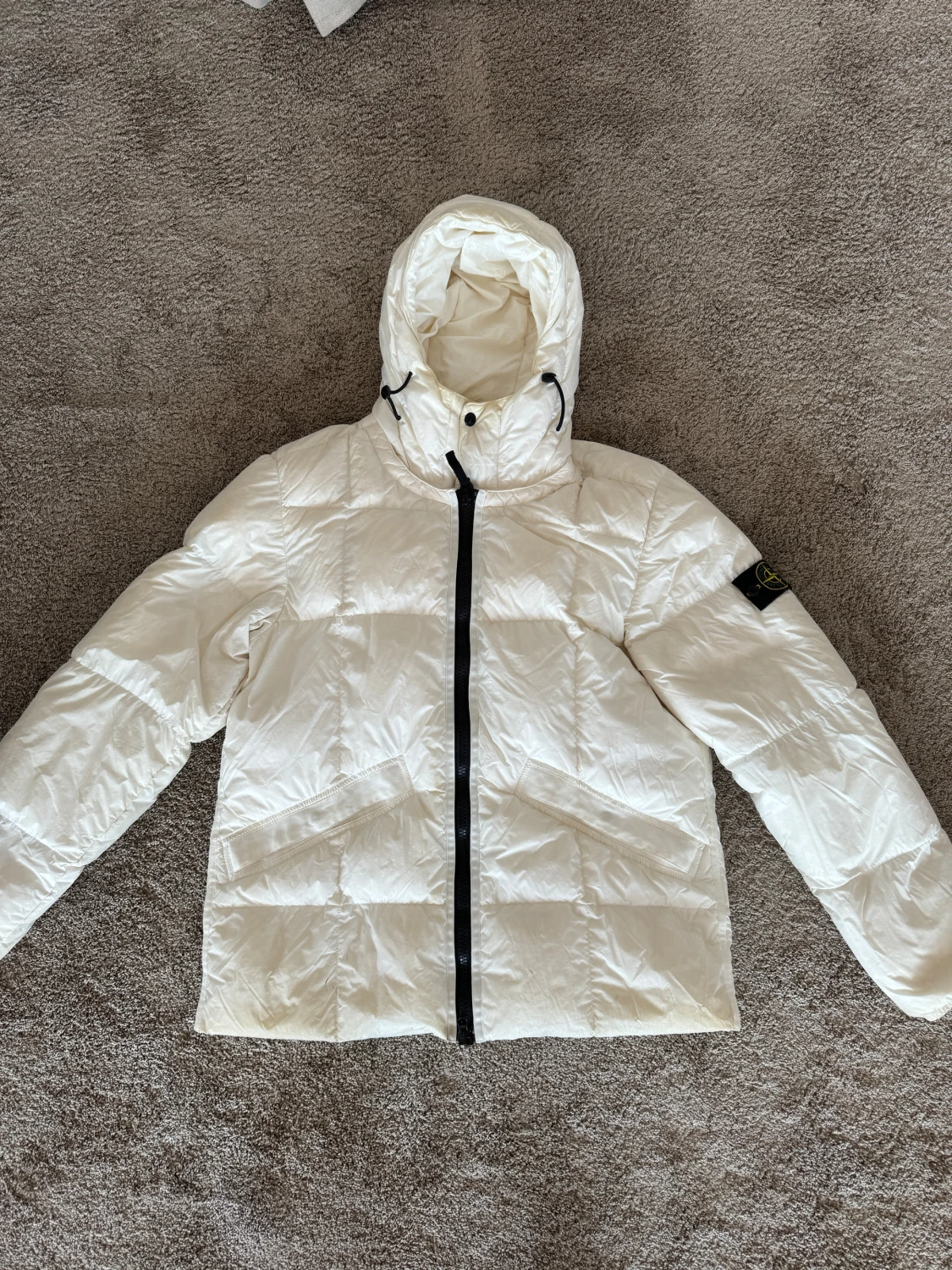 Vit dunjacka från Stone Island