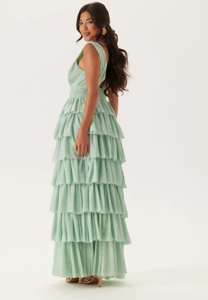 Ny balklänning volanger - Populära balklänningen som sålde slut förra året, splitterny med prislappen kvar. Storlek 40 -M/L. I färgen turkos som är nysläppt ! Nypris på deras hemsida: 1800, längd från axel: 150cm. hos andra återförsäljare 2000kr+