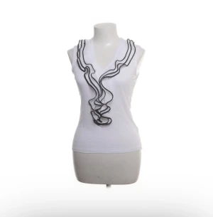 Vit volangtopp från H&M - Jättesnygg! Skönt material. Som ny!