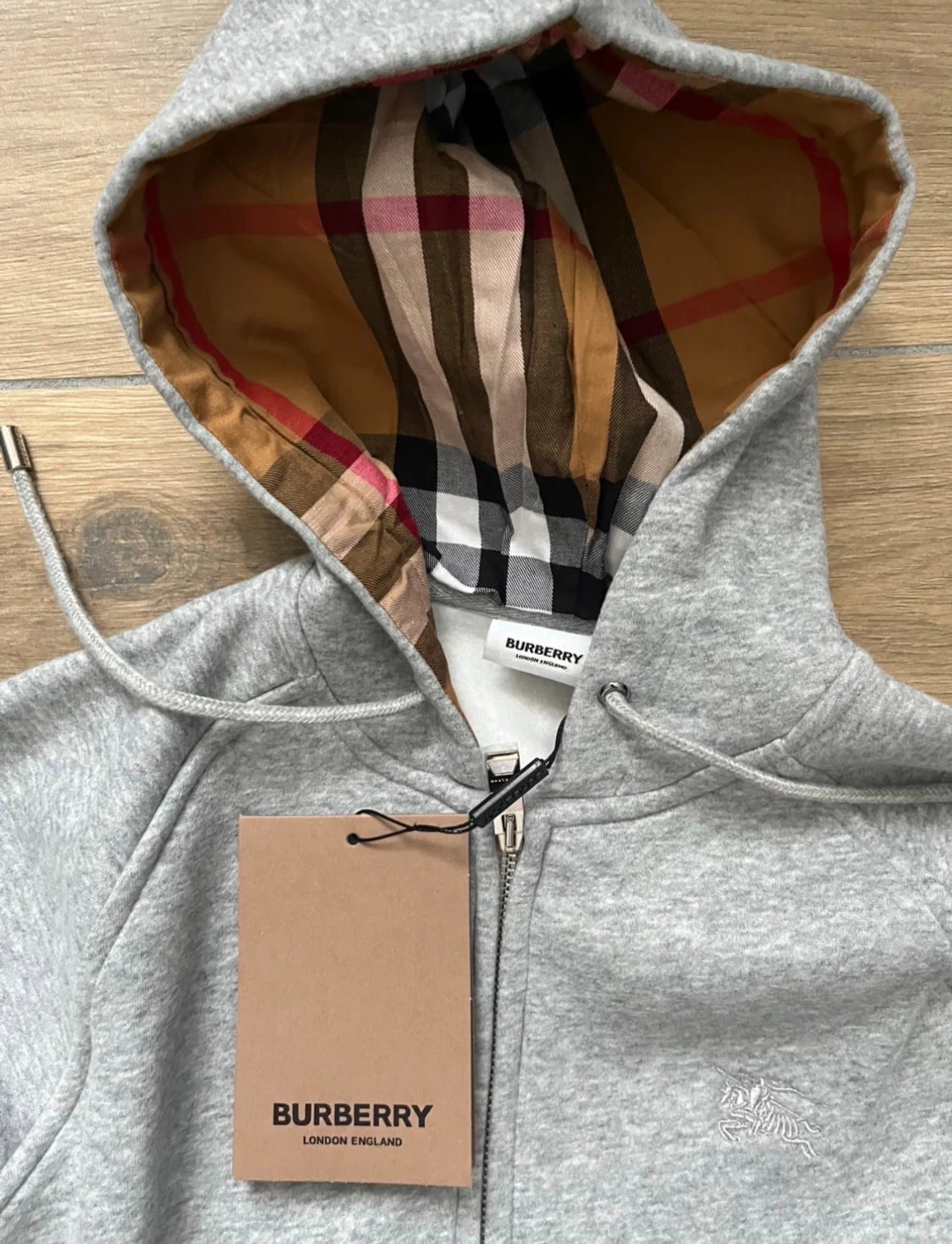 Grå hoodie från Burberry med dragkedja - 2
