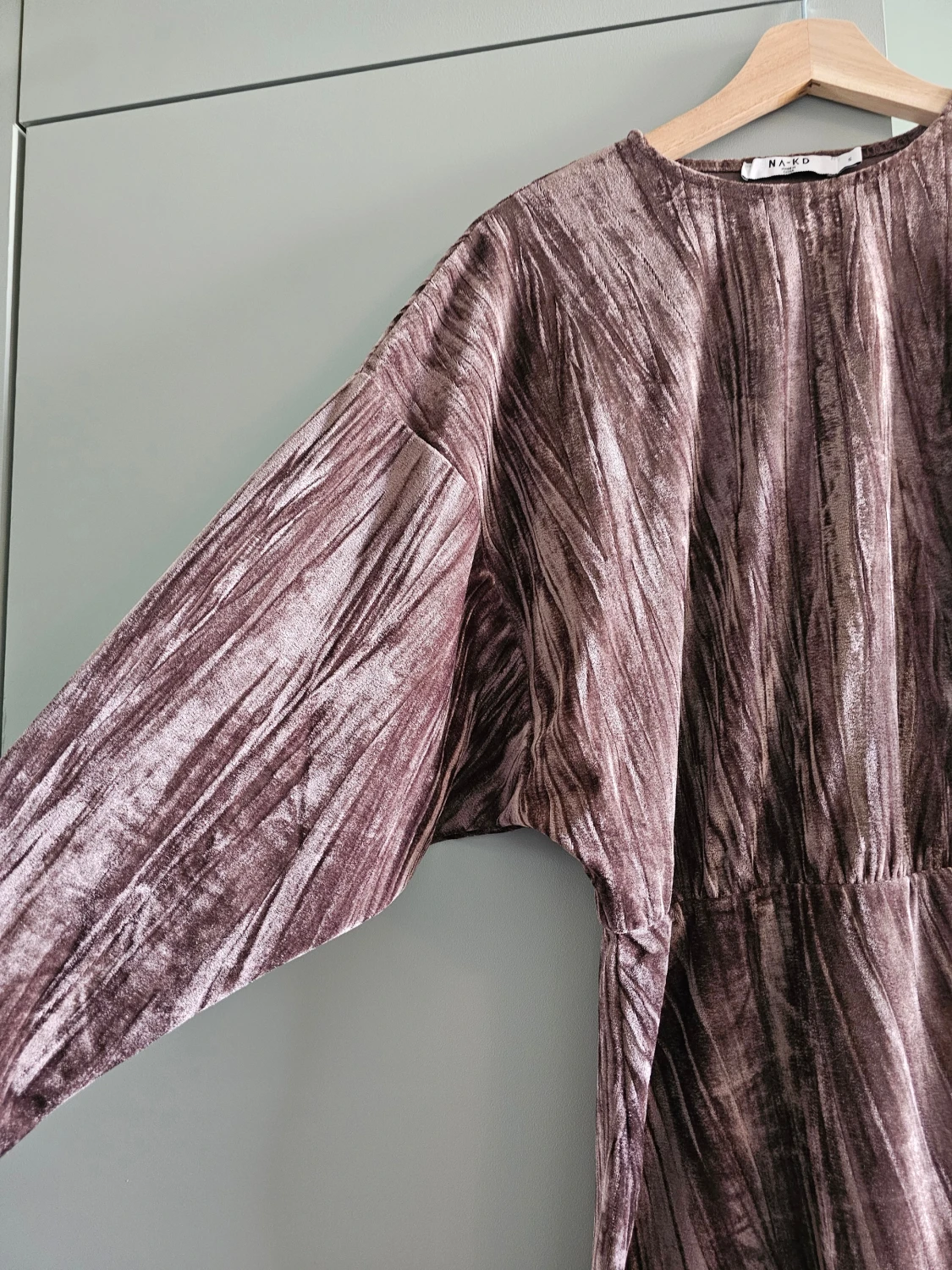 Brun sammetklänning från NA-KD - 1