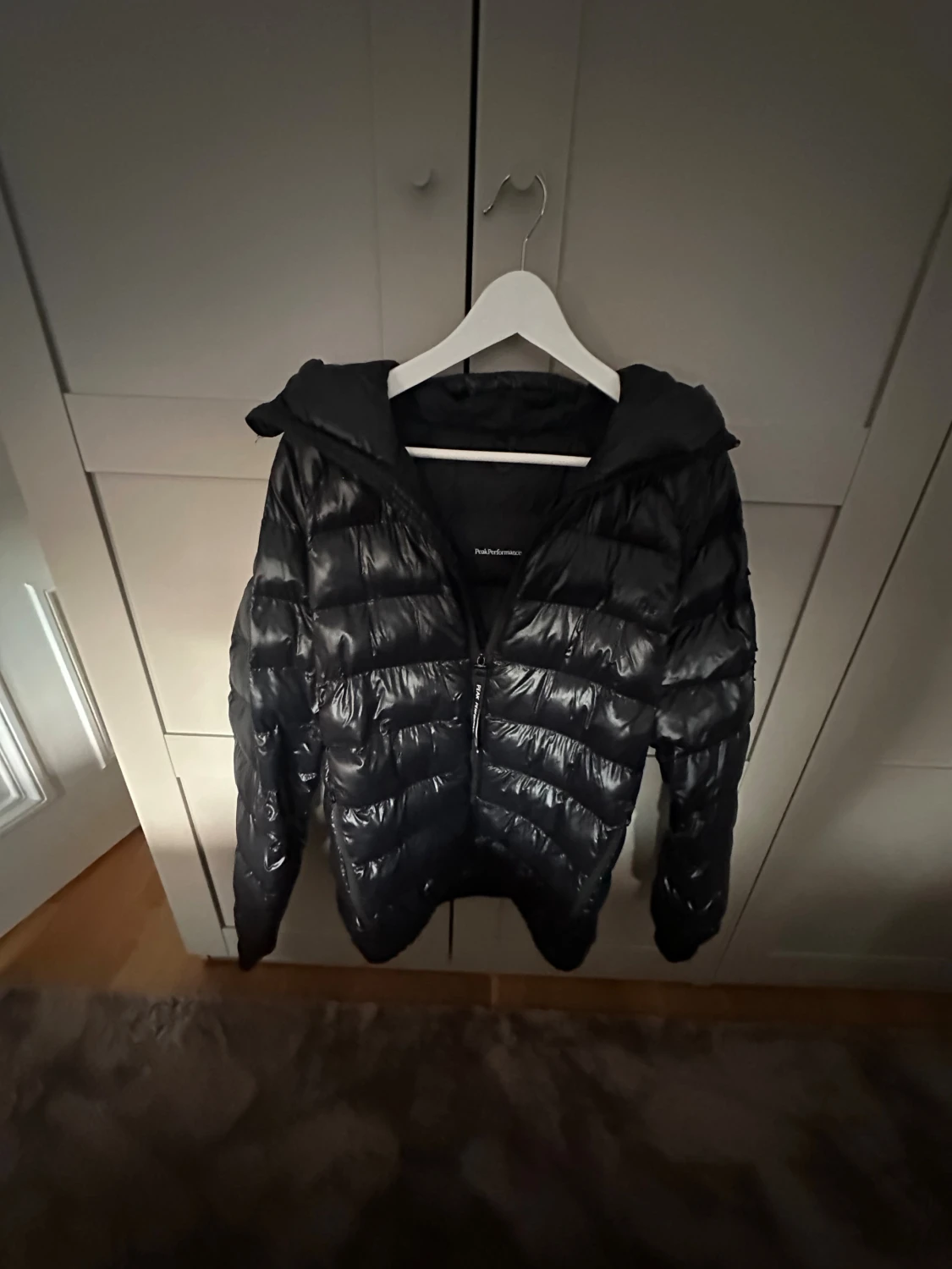 Svart pufferjacket från peakperformence  - 1