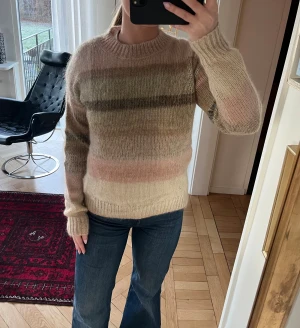 Acne Studios tröja - Så fin tröja från Acne Studios. Jätte bra skick! Storlek XS men mer som en S. 