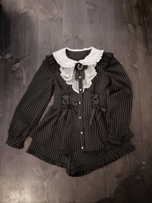 Secret Honey Jirai Kei set up - Set up from secret honey. Använd en gång av mig och sparsamt av tidigare ägaren, så är i väldigt bra skick. Säljer då den inte passar mig :(