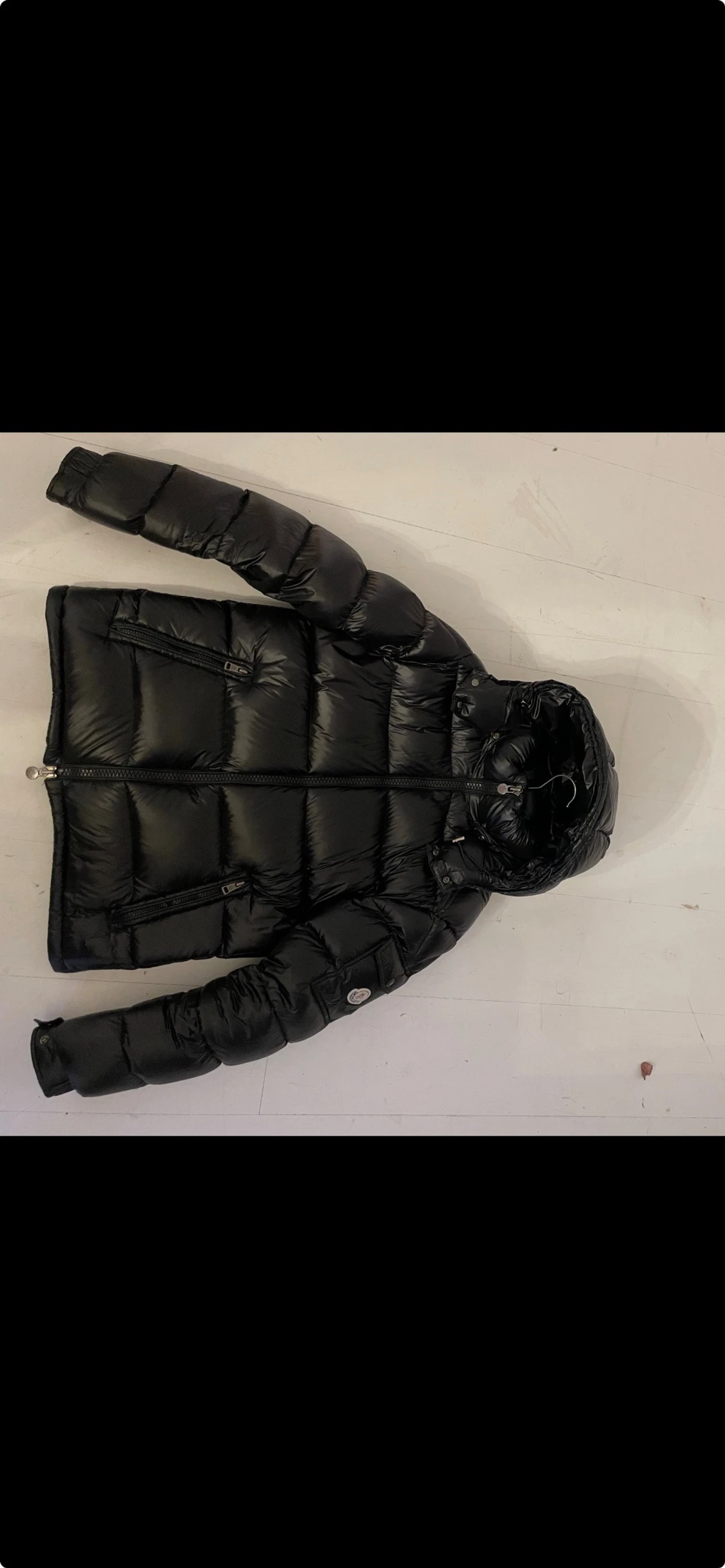 Svart Moncler dunjacka med huva - 1