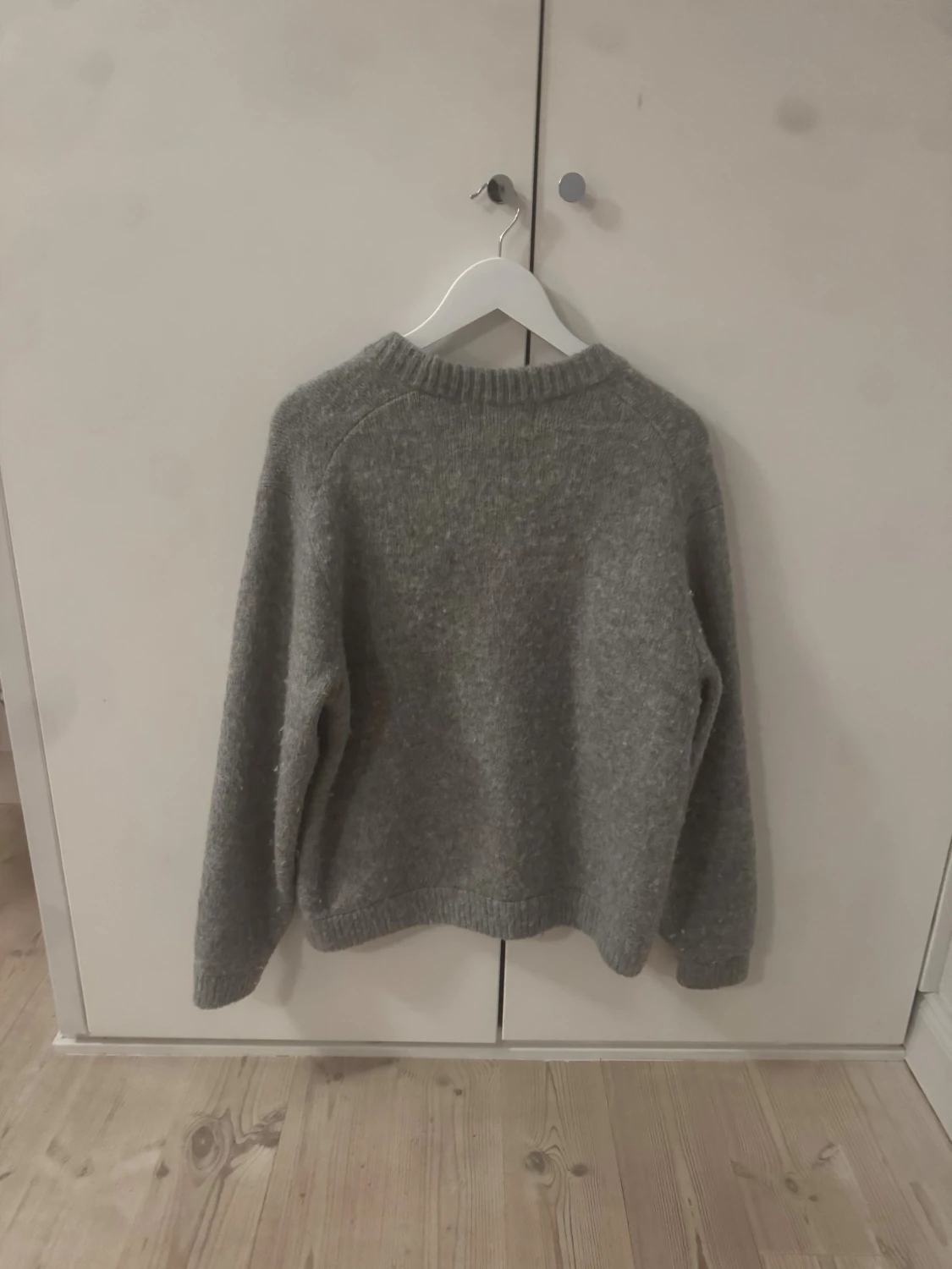 Grå stickad tröja från Vailent - 2