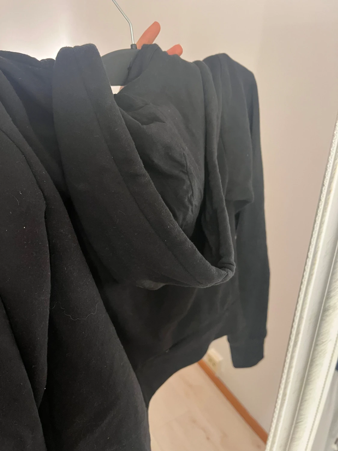 Svart hoodie med dragkedja - 2