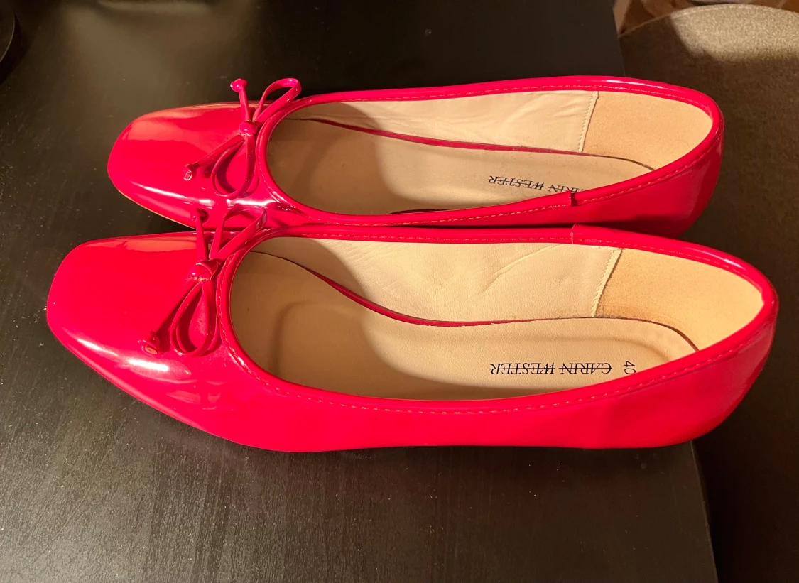 Röda ballerinaskor med rosett - 1