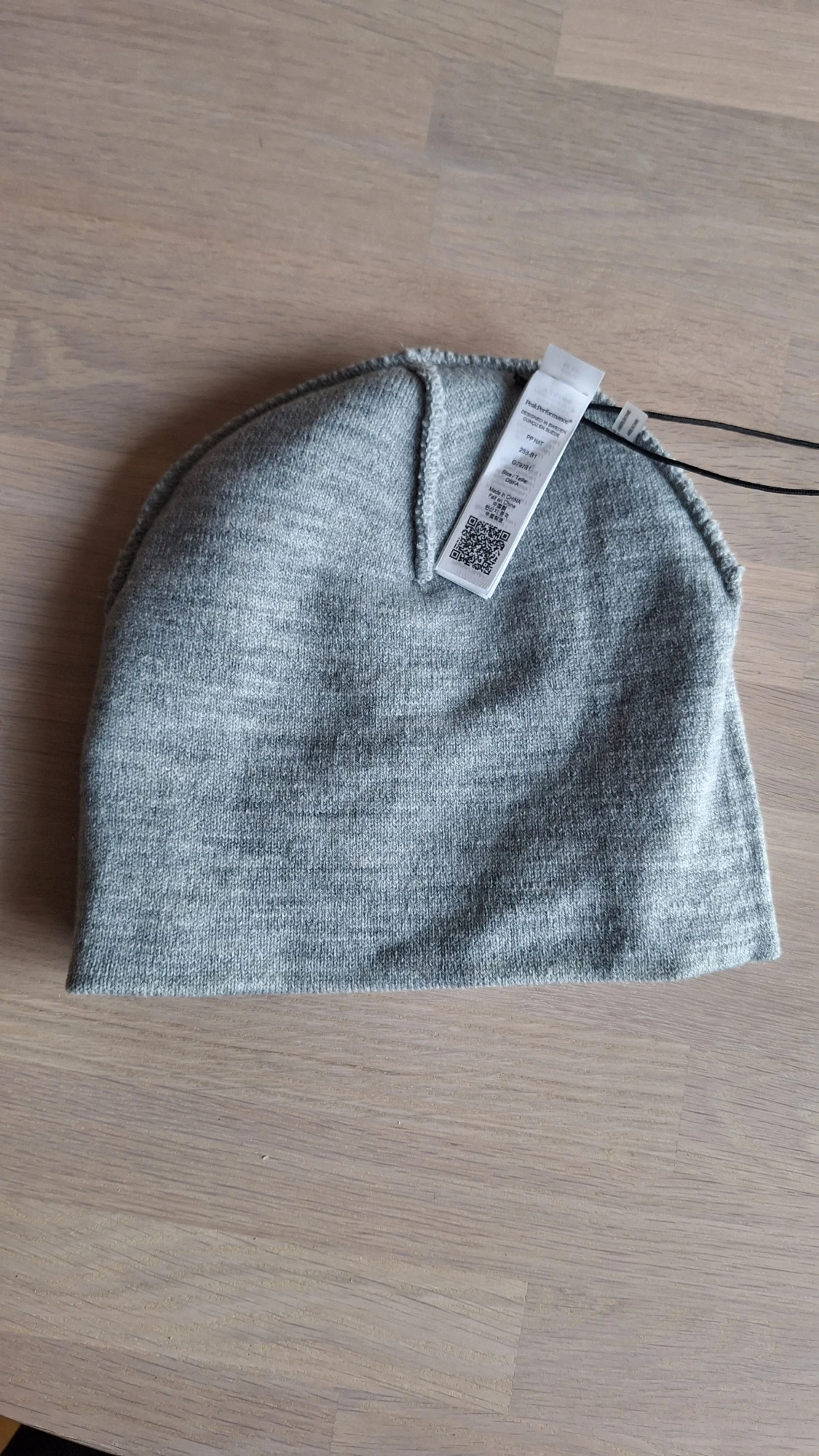 Grå Peak Performance mössa  - 2