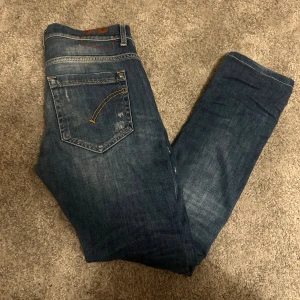 Dondup jeans - Riktigt feta jeans från dondup. Storlek 31 men passar 30 skulle jag säga. Det är bara att skriva om du har någon fråga. 