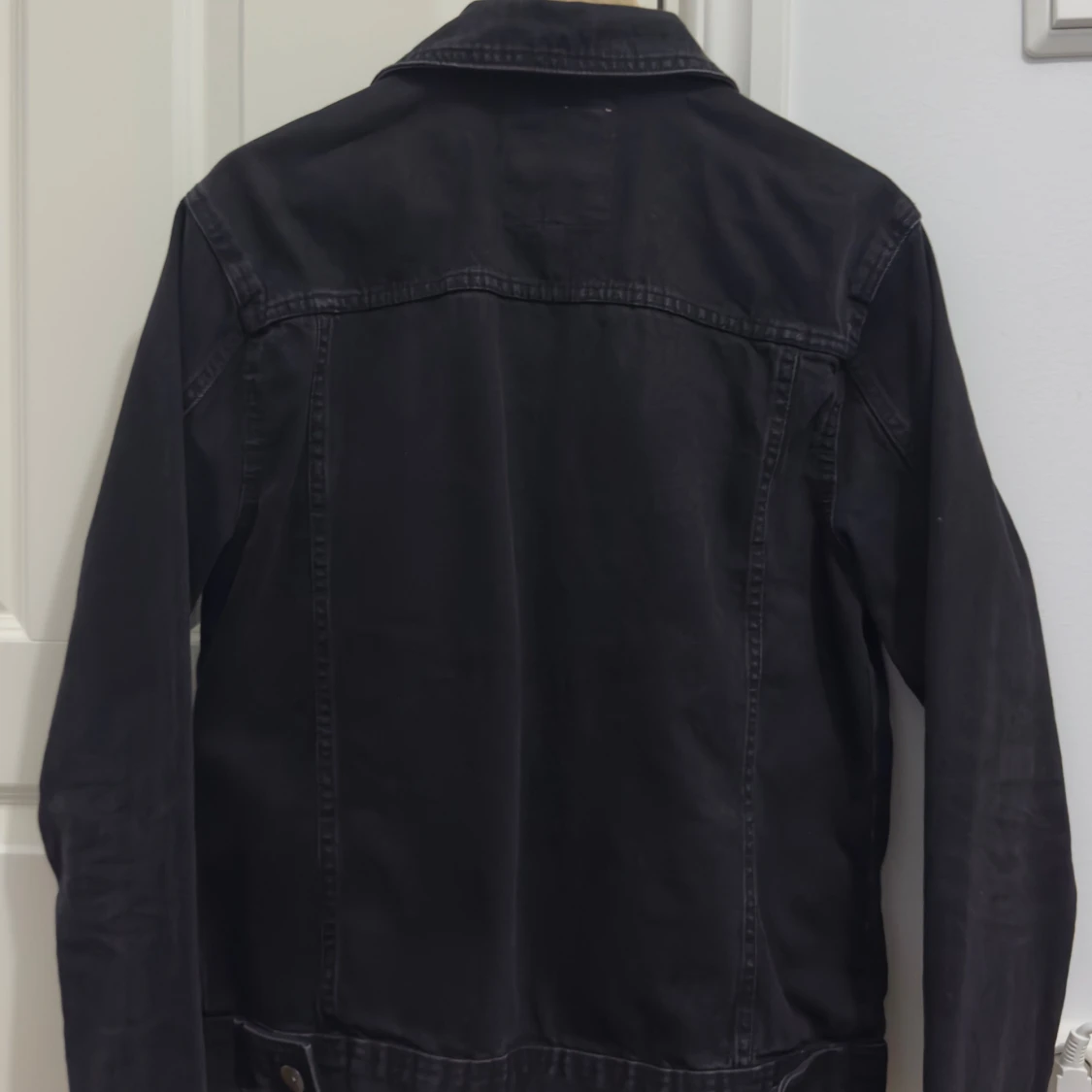 Svart jeansjacka - 1