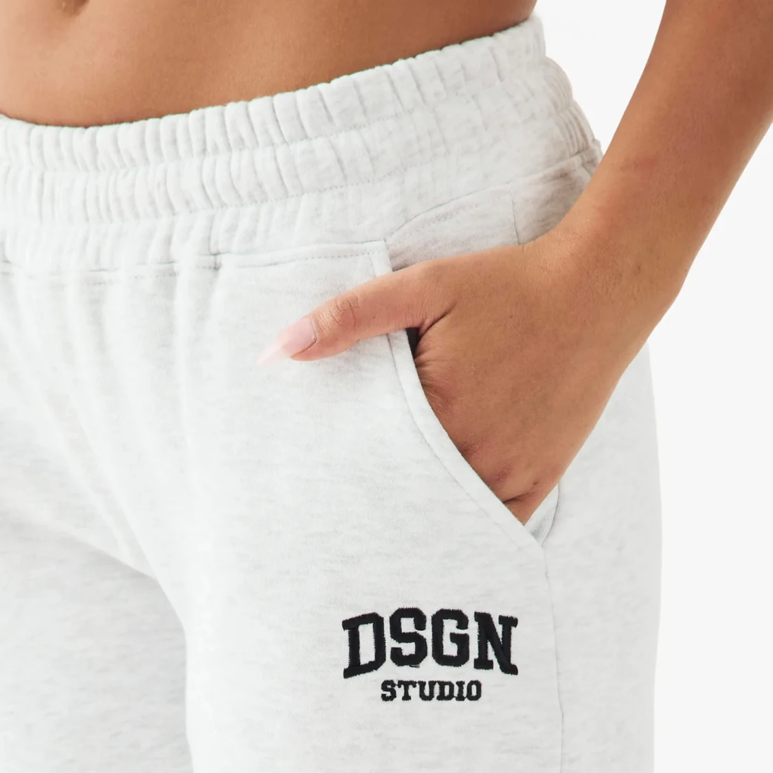 DSGN Studio gråa mjukisbyxor - 3