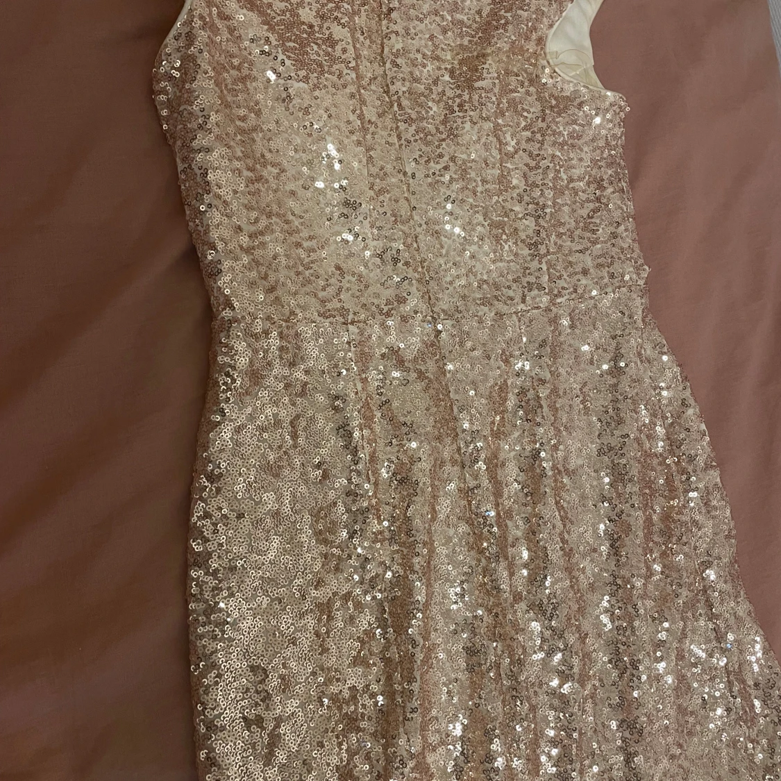Champagnefärgad glittrig långklänning - 1