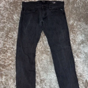 replay jeans ambass - storlek 34/34 skick 10/10 som nya| pm för mer info