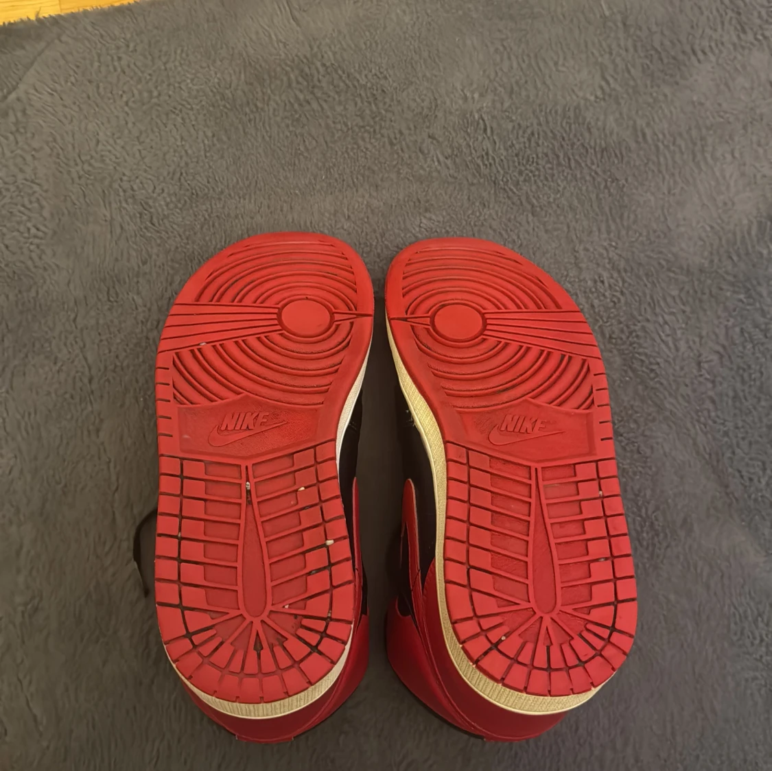 Nike Air Jordan 1 Bred Svart/Röd - 3