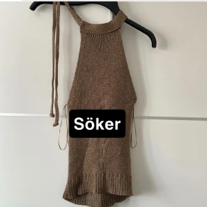Brun stickad halterneck linnetopp - SÖKER HÖR GÄRNA AV ER!!! Från Zara Snygg brun stickad halterneck topp med knytband i nacken. Toppen är ribbstickad nertill och har en croppad passform som sitter tight mot kroppen. Perfekt att styla med jeans eller kjol för en trendig look.