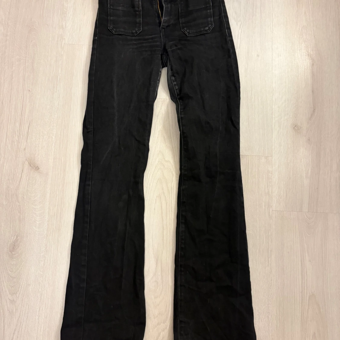 Svarta flare jeans från Wrangler - 3
