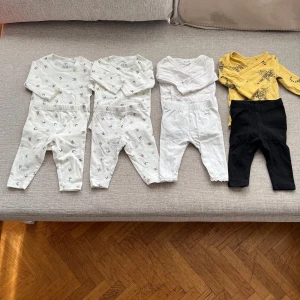 4 set storlek 56 - 4 set med kläder i storlek 56. Ett med body från Lindex och byxor från H&M, 2 med byxor och body från I love Eco och ett med body och leggings från Newbie. Fint skick.