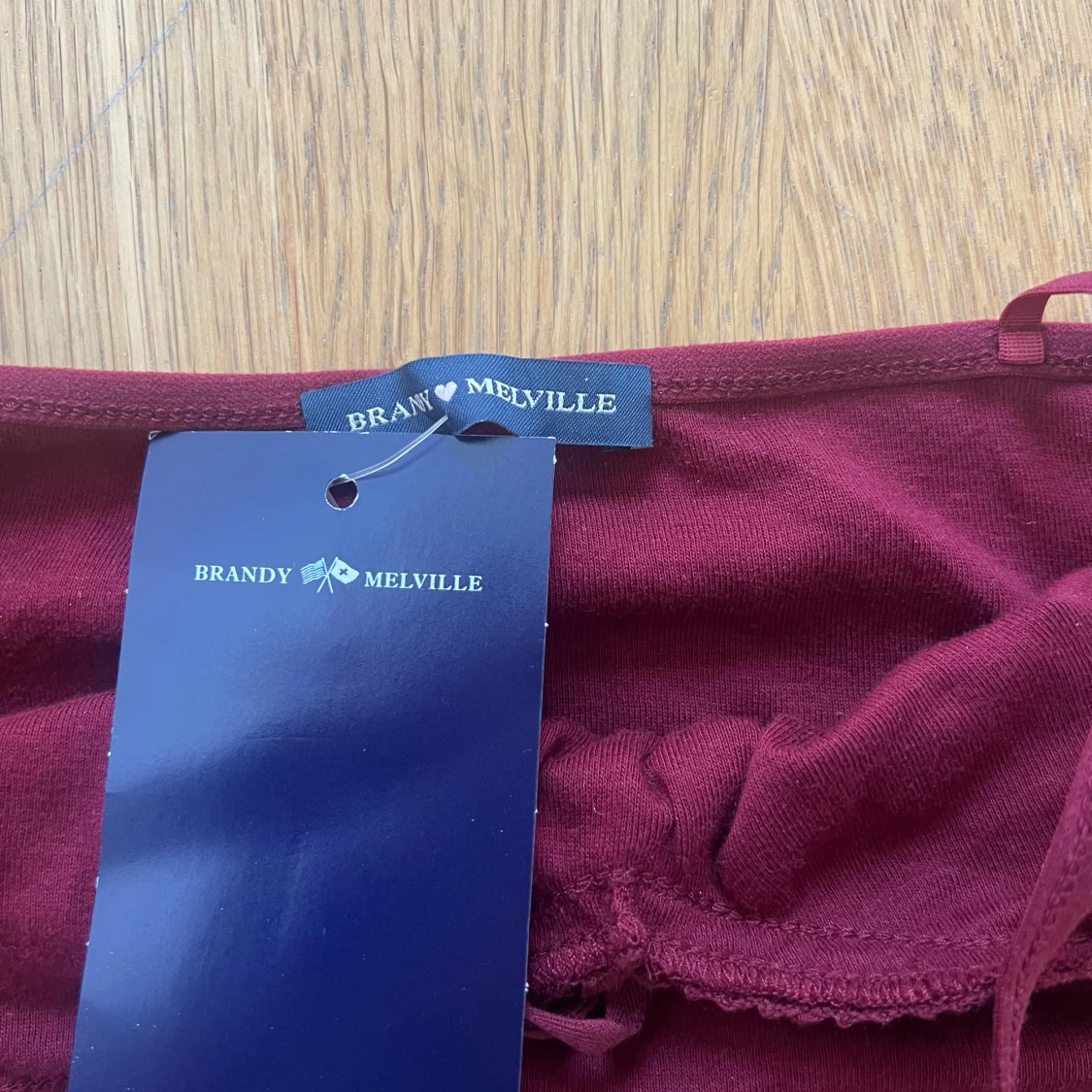 Vinröd linnetopp från Brandy Melville - 2