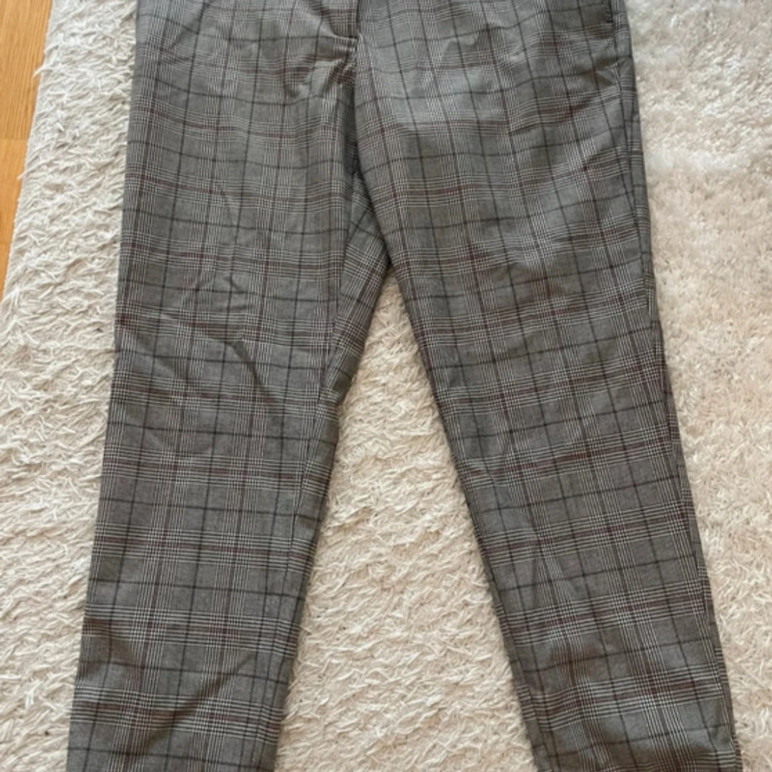 Grå rutiga kostymbyxor