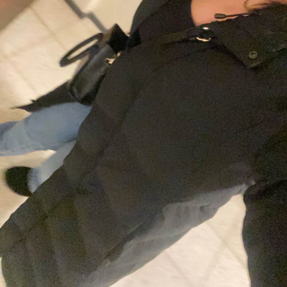 Svart lång vinterjacka  - 2